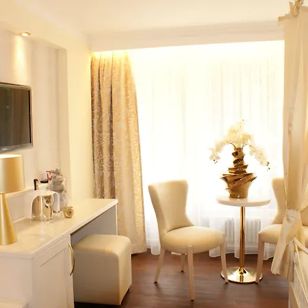 מלון Schlosskrone 4*