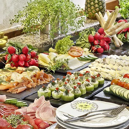 Schlosskrone מלון 4*